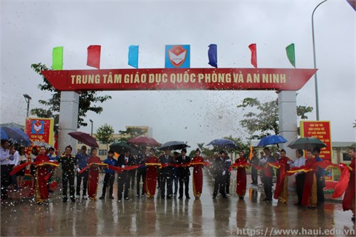 MỘT SỐ HÌNH ẢNH BUỔI KHAI GIẢNG NĂM HỌC MỚI VÀ KHÁNH THÀNH TRUNG TÂM GIÁO DỤC QUỐC PHÒNG VÀ AN NINH