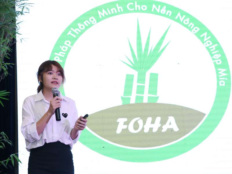 Nữ sinh khoa Công nghệ thông tin đam mê nghiên cứu khoa học