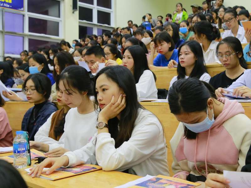 Hơn 7.000 tân sinh viên gia nhập ngôi nhà chung Đại học Công nghiệp Hà Nội