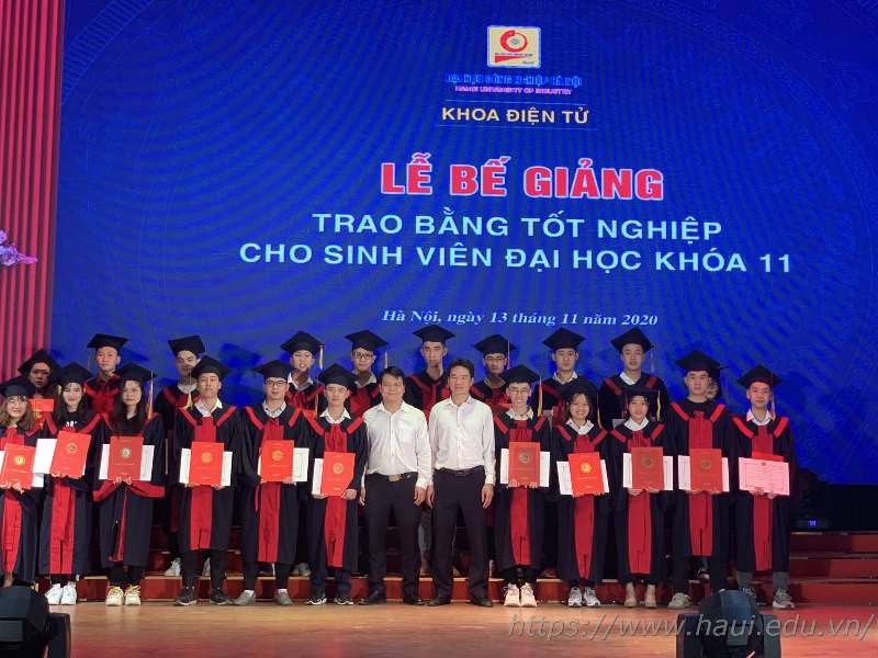 3455 tân cử nhân ĐHCNHN rạng rỡ ngày bế giảng và trao bằng tốt nghiệp