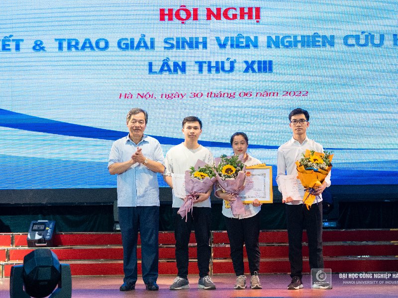 Hội nghị tổng kết và trao giải sinh viên nghiên cứu khoa học lần thứ XIII