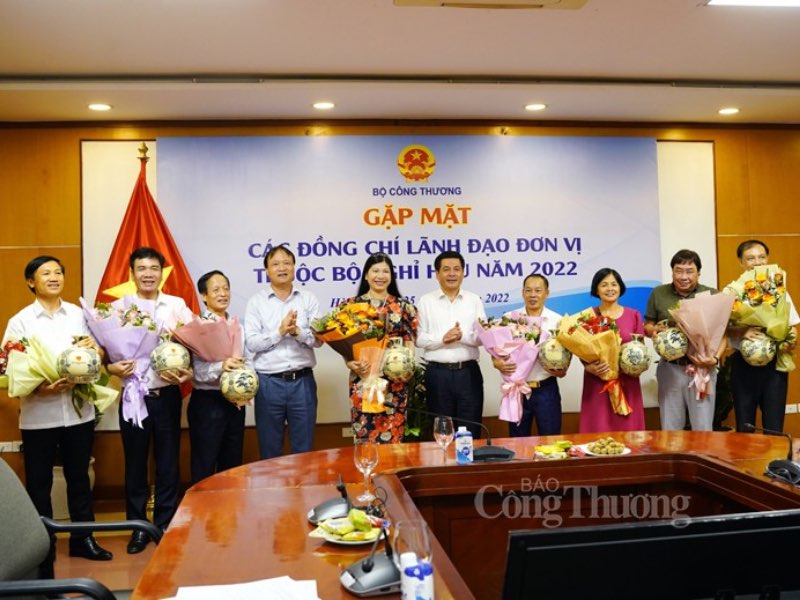 Lãnh đạo Bộ Công Thương tri ân các cán bộ công chức nghỉ hưu năm 2022