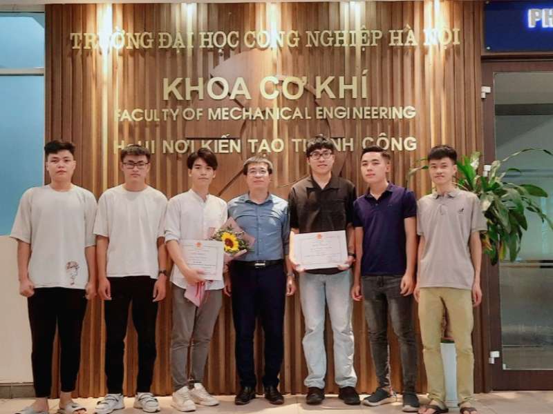 Sinh viên Đại học Công nghiệp Hà Nội : Nghiên cứu phương pháp học tăng cường ứng dụng cho bài toán định vị robot di động