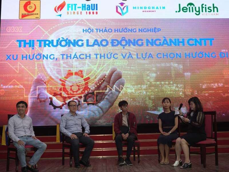 Chủ động học tập để “đắt” việc khi ra trường