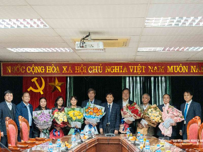 Gặp mặt viên chức nghỉ hưu năm 2022