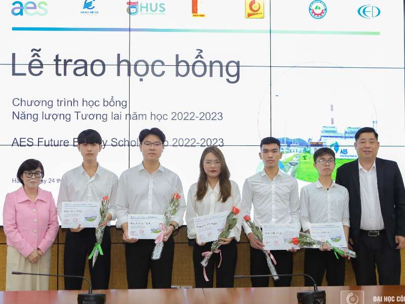 Sinh viên Trường Đại học Công nghiệp Hà Nội nhận học bổng Năng lượng tương lai AES