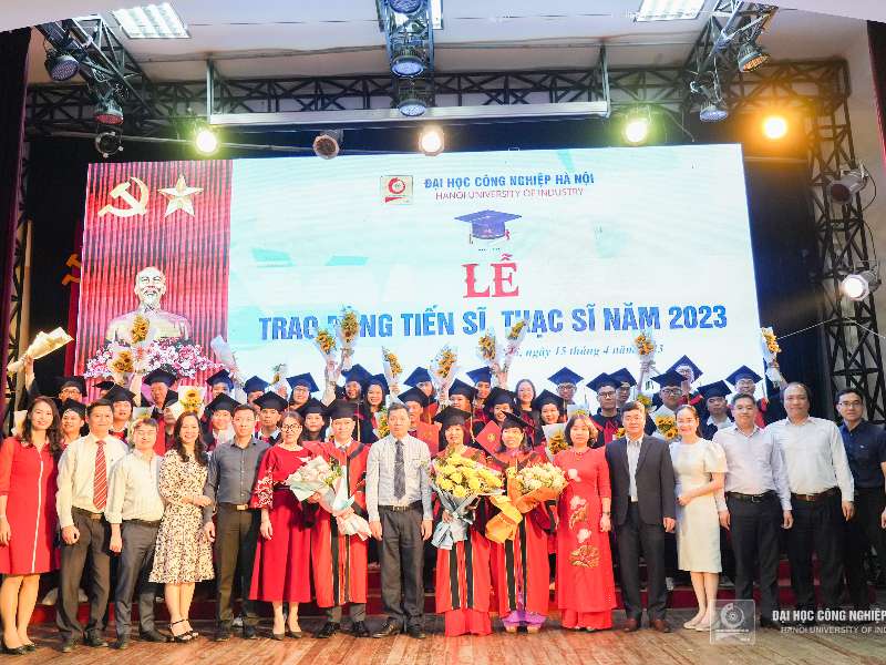 Trao bằng Tiến sĩ, Thạc sĩ năm 2023: Thành quả hôm nay là khởi đầu một chặng đường mới