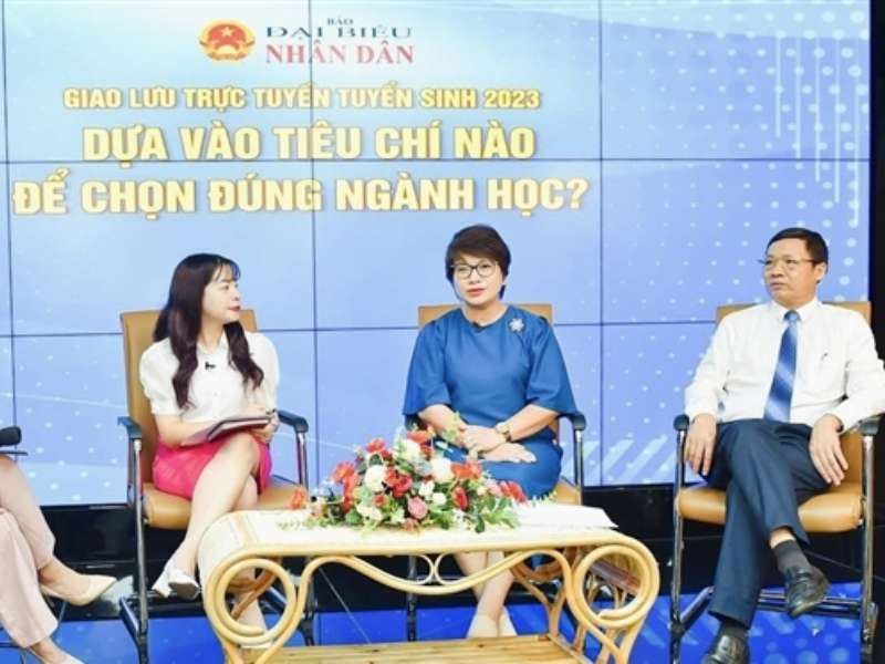 Giao lưu trực tuyến tuyển sinh 2023: Dựa vào tiêu chí nào để chọn đúng ngành học?