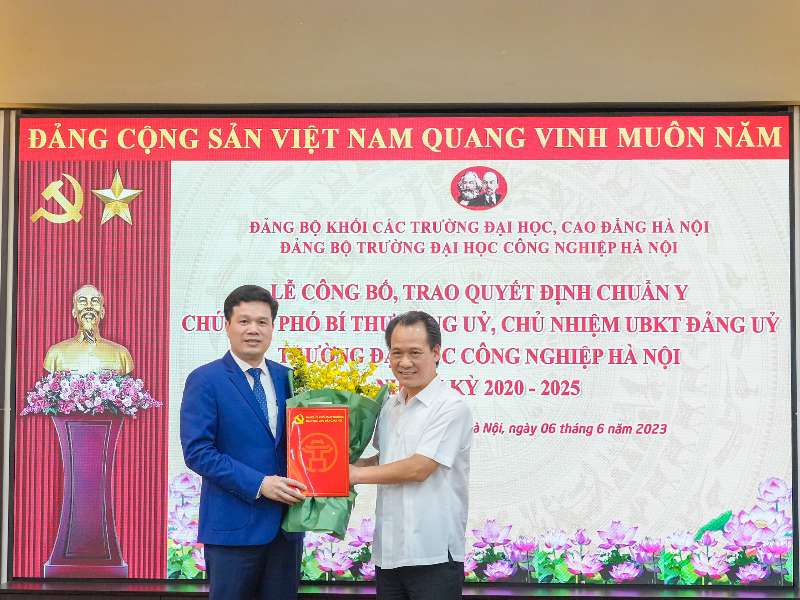 Trao Quyết định bổ nhiệm cán bộ lãnh đạo, quản lý Trường Đại học Công nghiệp Hà Nội