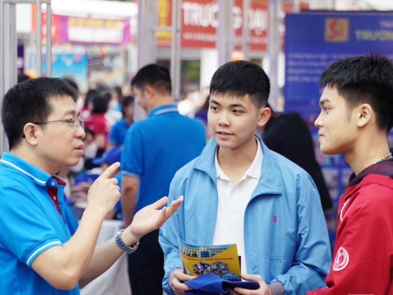 [Báo Giáo dục và Thời đại] 'Chiến thuật' chống rủi ro khi đăng ký, điều chỉnh NV xét tuyển