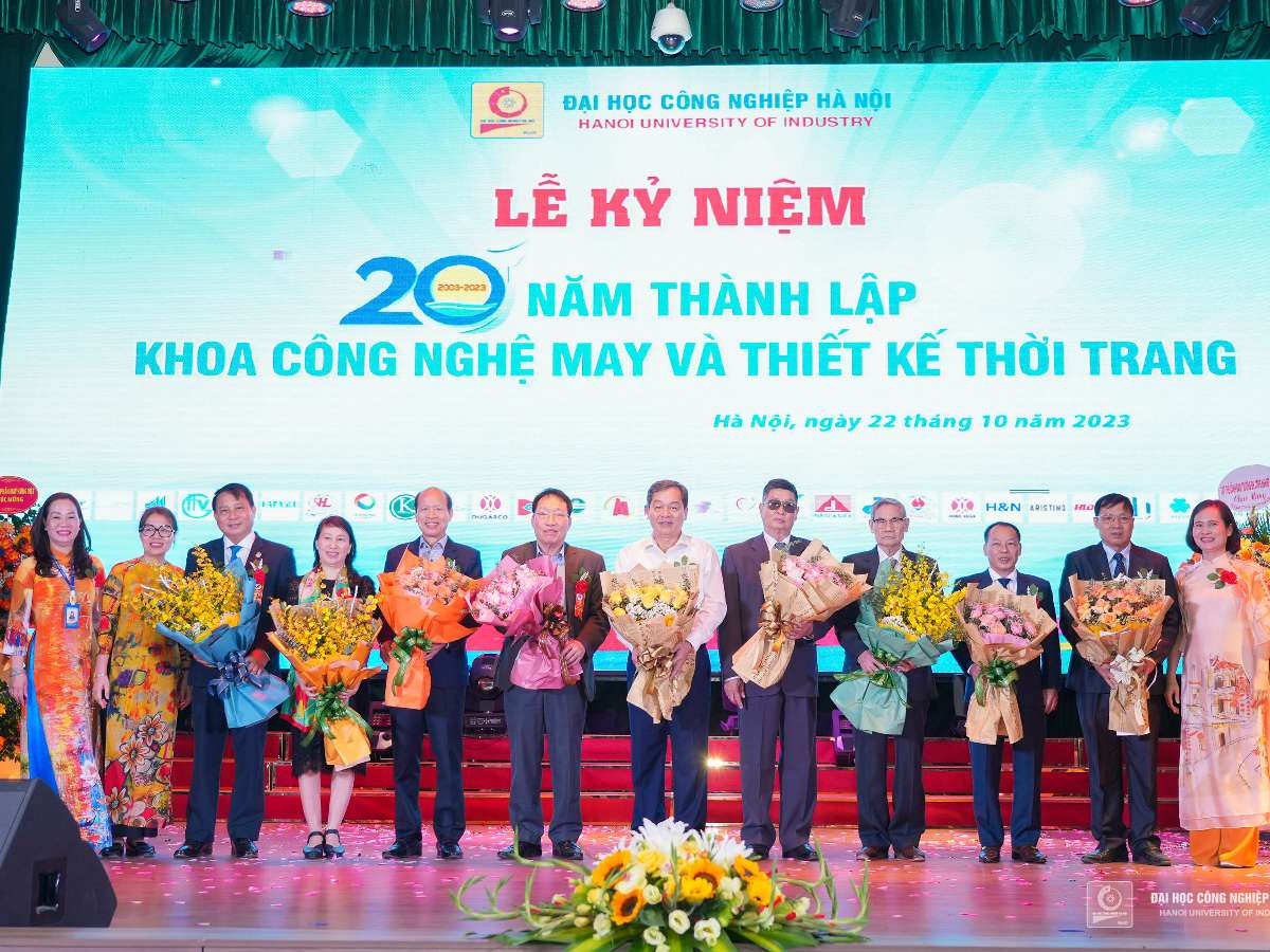 Khoa Công nghệ May và Thiết kế thời trang: 20 năm Tiếp nối truyền thống – Vững bước tương lai