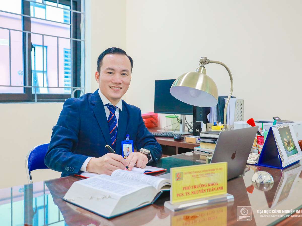 PGS.TS.Nguyễn Tuấn Anh: Lan toả đam mê nghiên cứu khoa học cho sinh viên