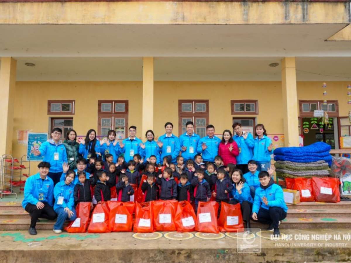 [congthuong] Mang đông ấm về với vùng cao Yên Bái