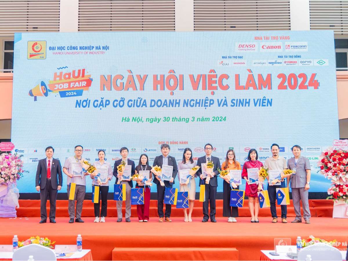 [daibieunhandan] Hơn 7.000 cơ hội việc làm cho sinh viên tại Ngày hội việc làm của Trường ĐH Công nghiệp Hà Nội