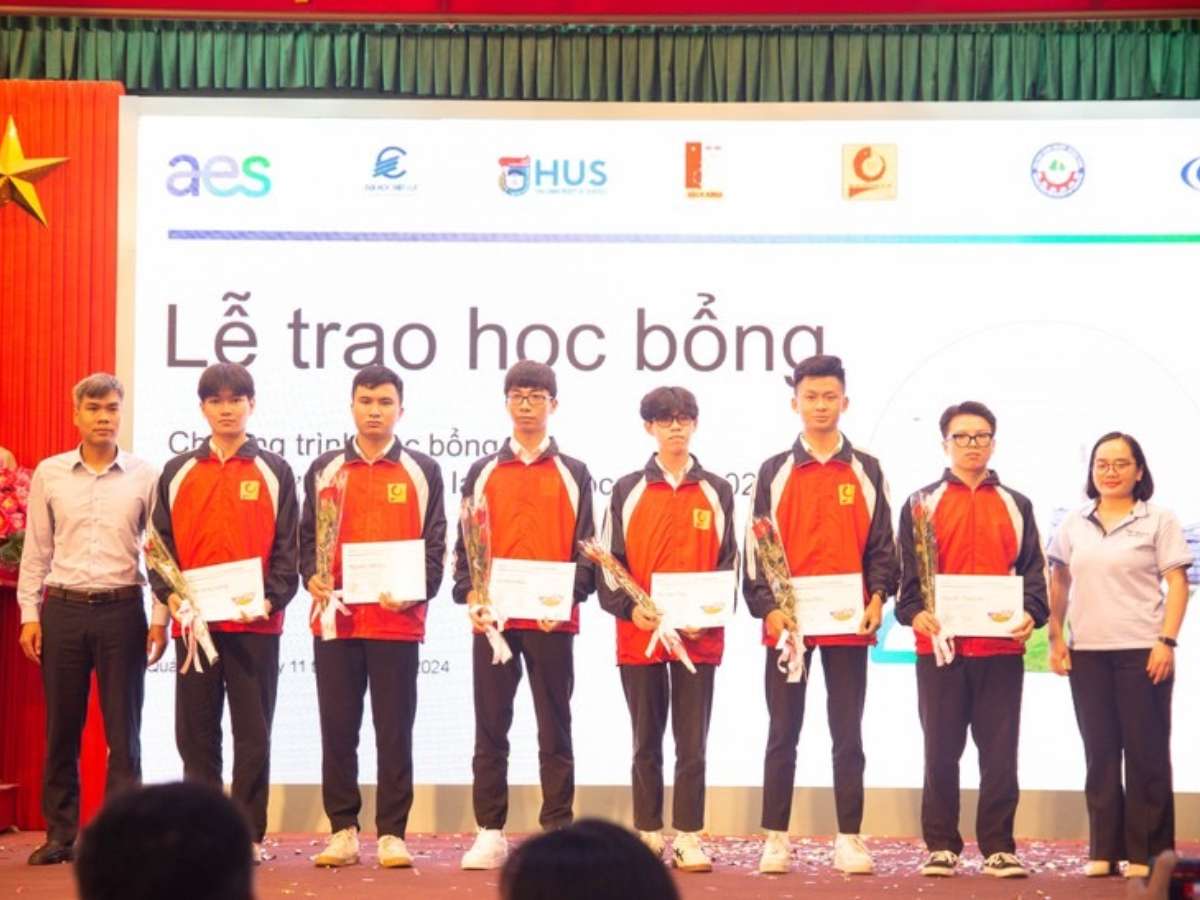 [dientuungdung] Trao học bổng năng lượng tương lai cho 30 sinh viên khu vực miền Bắc