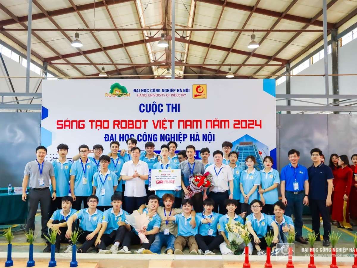 [khcncongthuong] Đại học Công nghiệp Hà Nội: Khuyến khích đẩy mạnh các cuộc thi Robocon