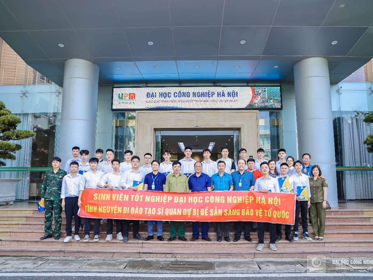 Trường Đại học Công nghiệp Hà Nội giao nhiệm vụ cho 20 sinh viên tốt nghiệp đại học đi đào tạo Sỹ quan dự bị