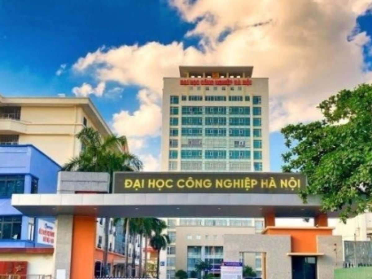 [doisongphapluat] Điểm chuẩn trường Đại học Công nghiệp HN 3 năm qua thay đổi ra sao?